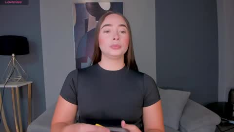 Snapshot of alinakravitz_ chatting on June 2026 06:46:02 PM alinakravitz_ online show from June 2026 06:46:02 PM