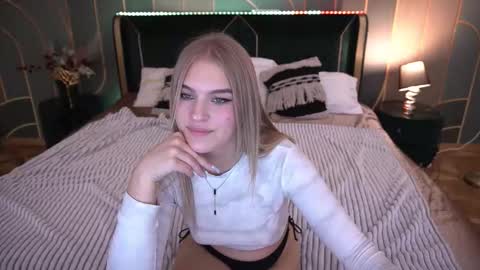 Alina online show from December 2025 08:40:01 PM