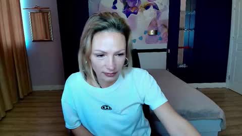 Snapshot of alinamoor chatting on October 2025 06:10:01 AM AlinaMoor online show from October 2025 06:10:01 AM