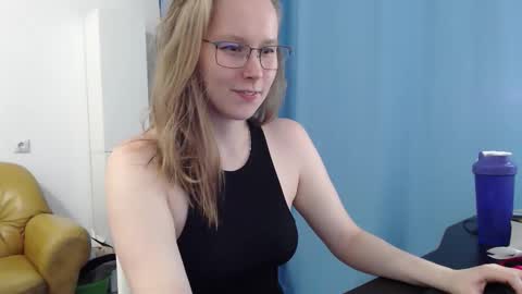 Snapshot of alinasei chatting on September 2025 05:18:01 PM alinasei online show from September 2025 05:18:01 PM