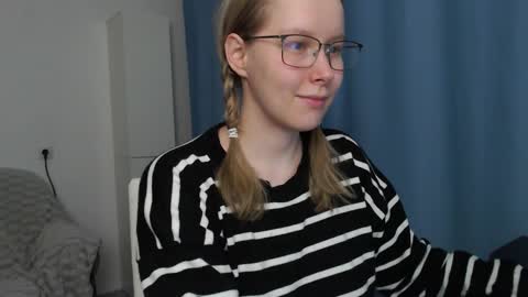 Snapshot of alinasei chatting on November 2025 05:45:02 PM alinasei online show from November 2025 05:45:02 PM