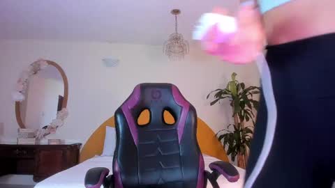 AlinaSimmons online show from April 2026 12:45:02 PM