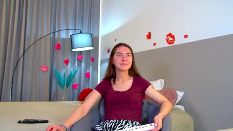 Snapshot of alisaalarie chatting on May 2026 07:03:01 AM Alisa online show from May 2026 07:03:01 AM