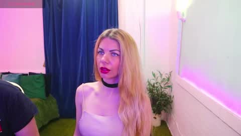 Snapshot of alisaaleks chatting on November 2025 05:00:01 PM Alisa Aleks online show from November 2025 05:00:01 PM