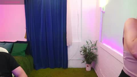 Snapshot of alisaaleks chatting on November 2025 03:33:01 PM Alisa Aleks online show from November 2025 03:33:01 PM