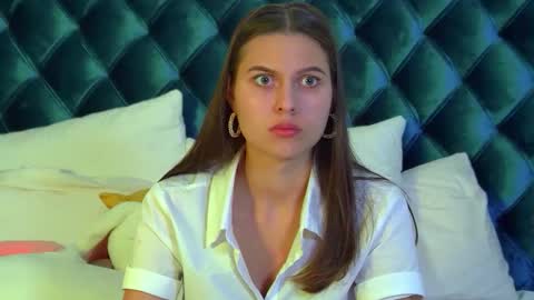 AlisaVersailles online show from October 2025 04:37:02 PM