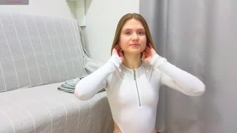 Snapshot of alisia_spinnet chatting on April 2026 11:48:01 AM Alisia online show from April 2026 11:48:01 AM