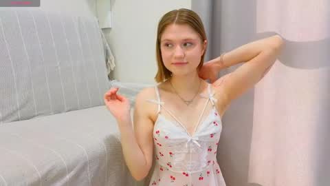 Snapshot of alisia_spinnet chatting on May 2026 02:03:01 PM Alisia online show from May 2026 02:03:01 PM