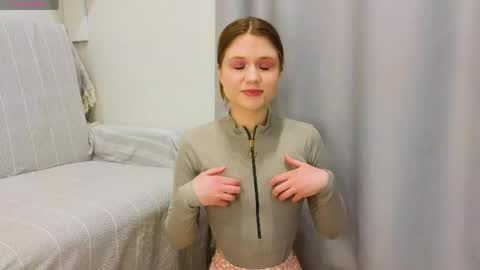 Snapshot of alisia_spinnet chatting on May 2026 03:19:02 PM Alisia online show from May 2026 03:19:02 PM