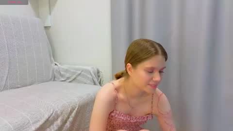 Snapshot of alisia_spinnet chatting on June 2026 04:04:02 PM Alisia online show from June 2026 04:04:02 PM