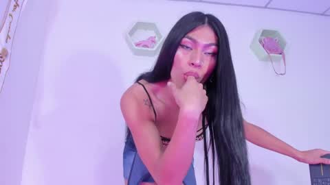 Alisia online show from December 2024 09:00:01 PM