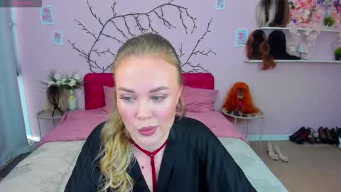 Snapshot of alisonwillow chatting on February 2026 01:20:02 PM Anna online show from February 2026 01:20:02 PM