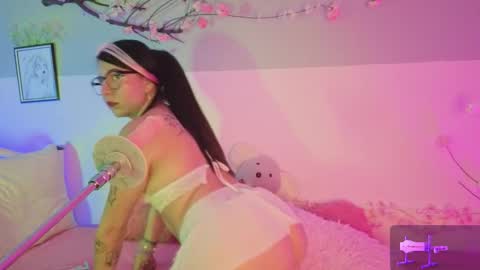 Mia online show from March 2026 09:08:01 PM