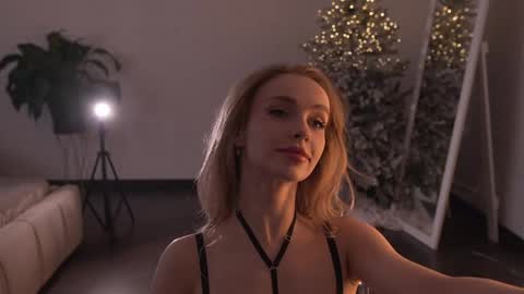 Alissa online show from December 2025 08:10:01 AM