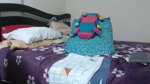 Snapshot of alisse27 chatting on December 2024 05:51:01 AM allise online show from December 2024 05:51:01 AM