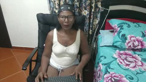 Snapshot of alisse27 chatting on February 2025 11:45:01 PM allise online show from February 2025 11:45:01 PM