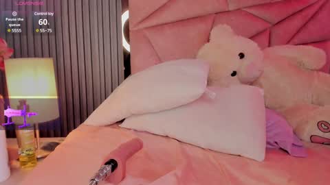 Snapshot of alisse_miller chatting on January 2025 03:26:01 AM Alisse Miller online show from January 2025 03:26:01 AM