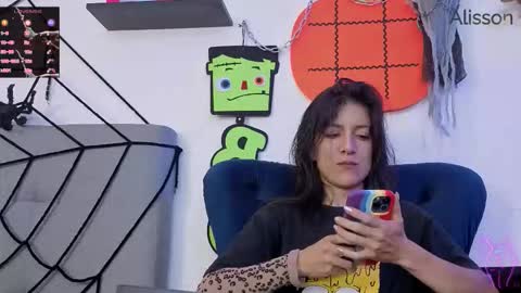 alisson0002 online show from October 2025 07:03:01 PM