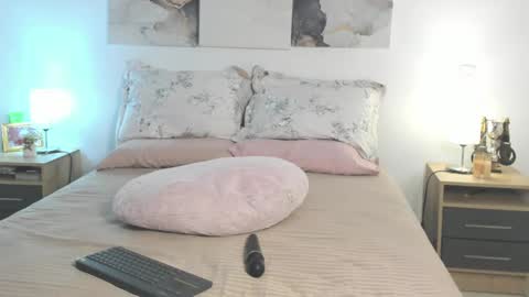 Snapshot of alissonroyce chatting on February 2025 12:41:01 AM Goddess  online show from February 2025 12:41:01 AM