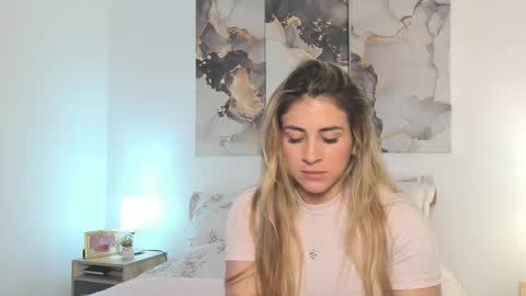 Snapshot of alissonroyce chatting on March 2025 02:20:01 AM Goddess  online show from March 2025 02:20:01 AM