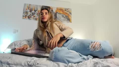 Snapshot of alissonroyce chatting on October 2025 03:42:01 AM Goddess  online show from October 2025 03:42:01 AM