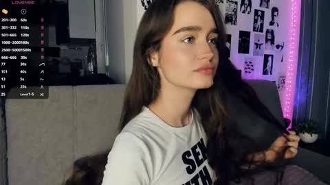 Snapshot of alivialovely chatting on November 2025 09:22:01 AM Alivia online show from November 2025 09:22:01 AM