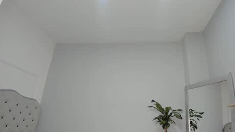 alix_18 online show from October 2025 11:21:01 AM