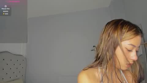 alix_18 online show from October 2025 11:32:02 AM