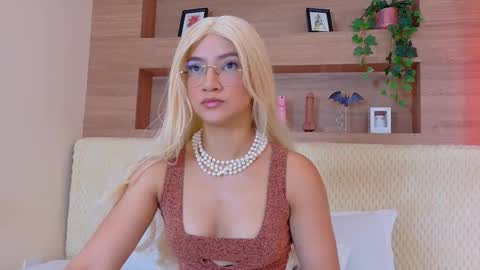 Snapshot of alixmonroe chatting on November 2025 11:00:02 AM ALIX online show from November 2025 11:00:02 AM