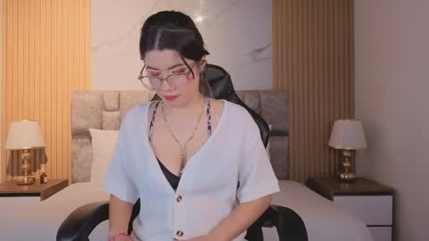 alkivamoon online show from April 2026 07:38:02 PM