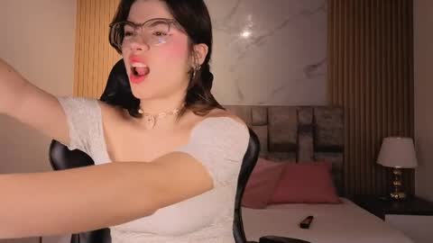 alkivamoon online show from May 2026 06:59:01 PM