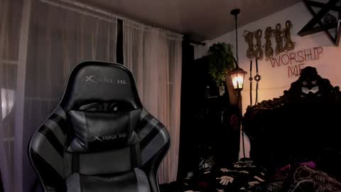   online show from December 2024 01:30:01 AM