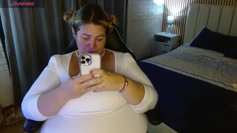 Snapshot of allegra_ferragamo chatting on December 2025 08:05:01 PM Ale online show from December 2025 08:05:01 PM