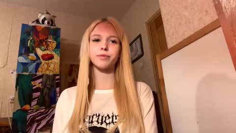 Lina online show from October 2025 01:33:02 PM