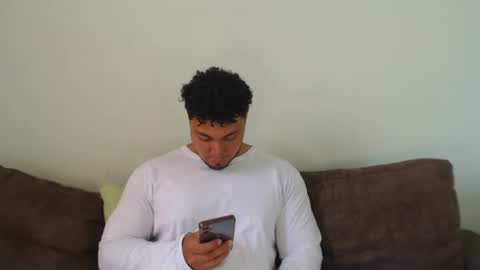 allen_ferrer10 online show from April 2026 05:17:01 PM