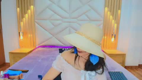 Snapshot of allie_pearl chatting on October 2025 11:55:02 AM Aliie online show from October 2025 11:55:02 AM