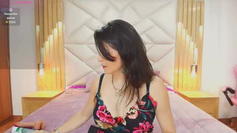 Snapshot of allie_pearl chatting on November 2025 12:04:01 PM Aliie online show from November 2025 12:04:01 PM