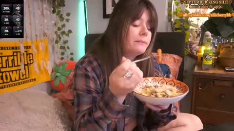 Snapshot of allieberrybb chatting on September 2025 03:23:02 PM bb online show from September 2025 03:23:02 PM