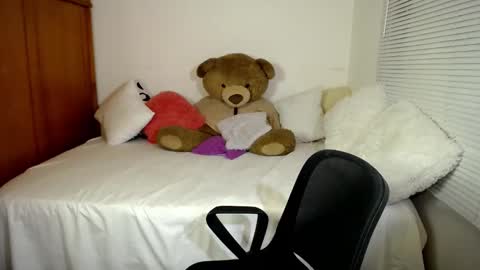 Allie  online show from January 2025 11:24:02 PM