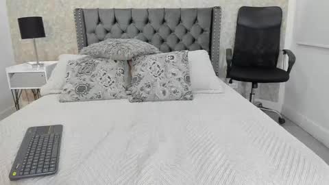 Allison whitee online show from March 2026 04:07:01 AM