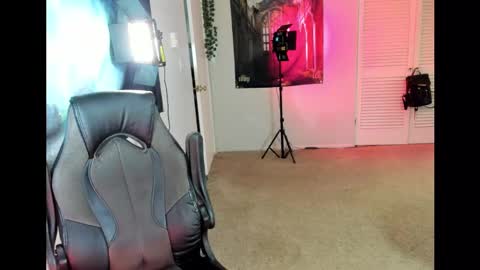 Snapshot of allisonmorganxx chatting on December 2024 03:25:02 AM Allison Morgan online show from December 2024 03:25:02 AM