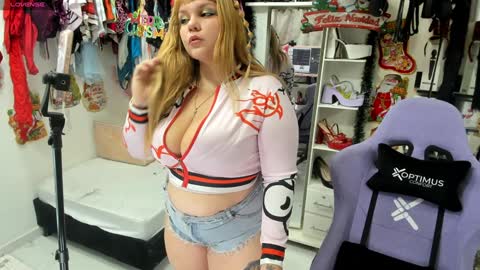 Snapshot of allsson_miller chatting on January 2025 04:44:01 AM allsson_miller online show from January 2025 04:44:01 AM