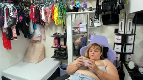 Snapshot of allsson_miller chatting on January 2025 05:11:02 AM allsson_miller online show from January 2025 05:11:02 AM