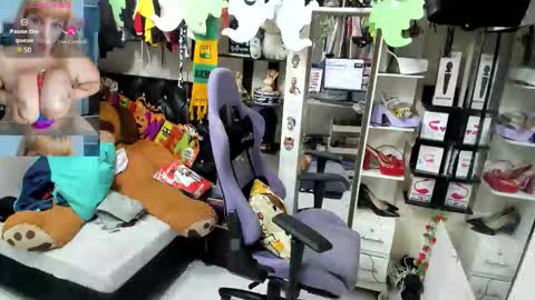 Snapshot of allsson_miller chatting on October 2025 07:03:02 PM allsson_miller online show from October 2025 07:03:02 PM