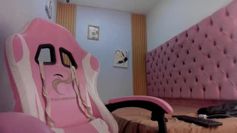 alluringangel01 online show from November 2025 02:45:02 AM