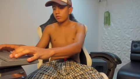 Snapshot of alluringangel01 chatting on January 2026 01:33:01 AM alluringangel01 online show from January 2026 01:33:01 AM