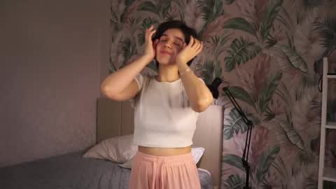 Snapshot of allynstuddard chatting on December 2025 04:28:02 AM Emily online show from December 2025 04:28:02 AM