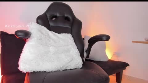 Snapshot of allysnow chatting on January 2025 03:24:01 PM Kelly online show from January 2025 03:24:01 PM