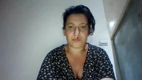Snapshot of alma_amy chatting on June 2026 08:37:02 PM Alma online show from June 2026 08:37:02 PM