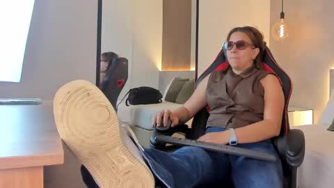 Snapshot of alma_fenix chatting on November 2025 12:15:01 PM ALMA FENIX online show from November 2025 12:15:01 PM